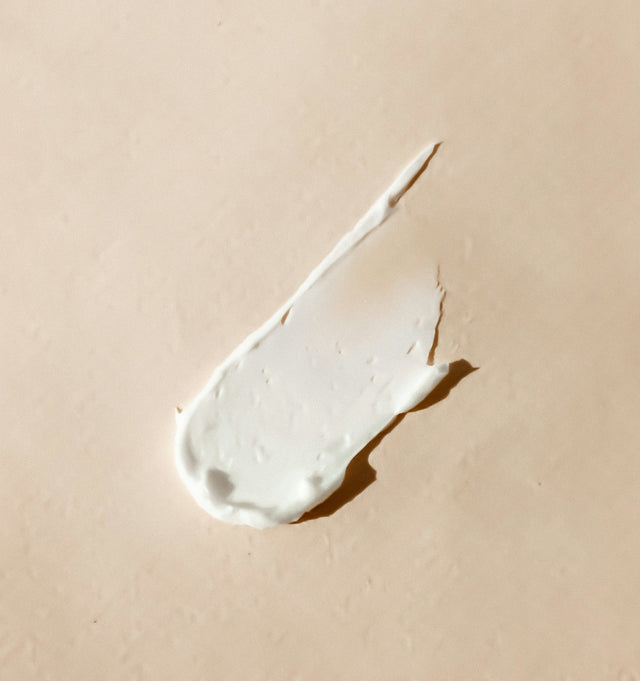 Texture de crème sur fond beige