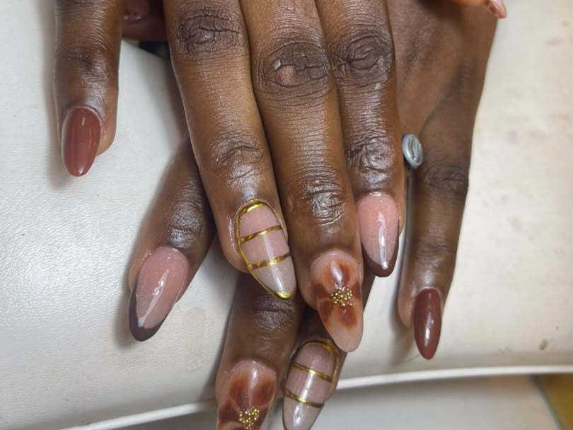 AG Beauty à Bafoussam : ongles, coiffure et perruques, en face du Golden Center – ressortez sublimée – photo 1